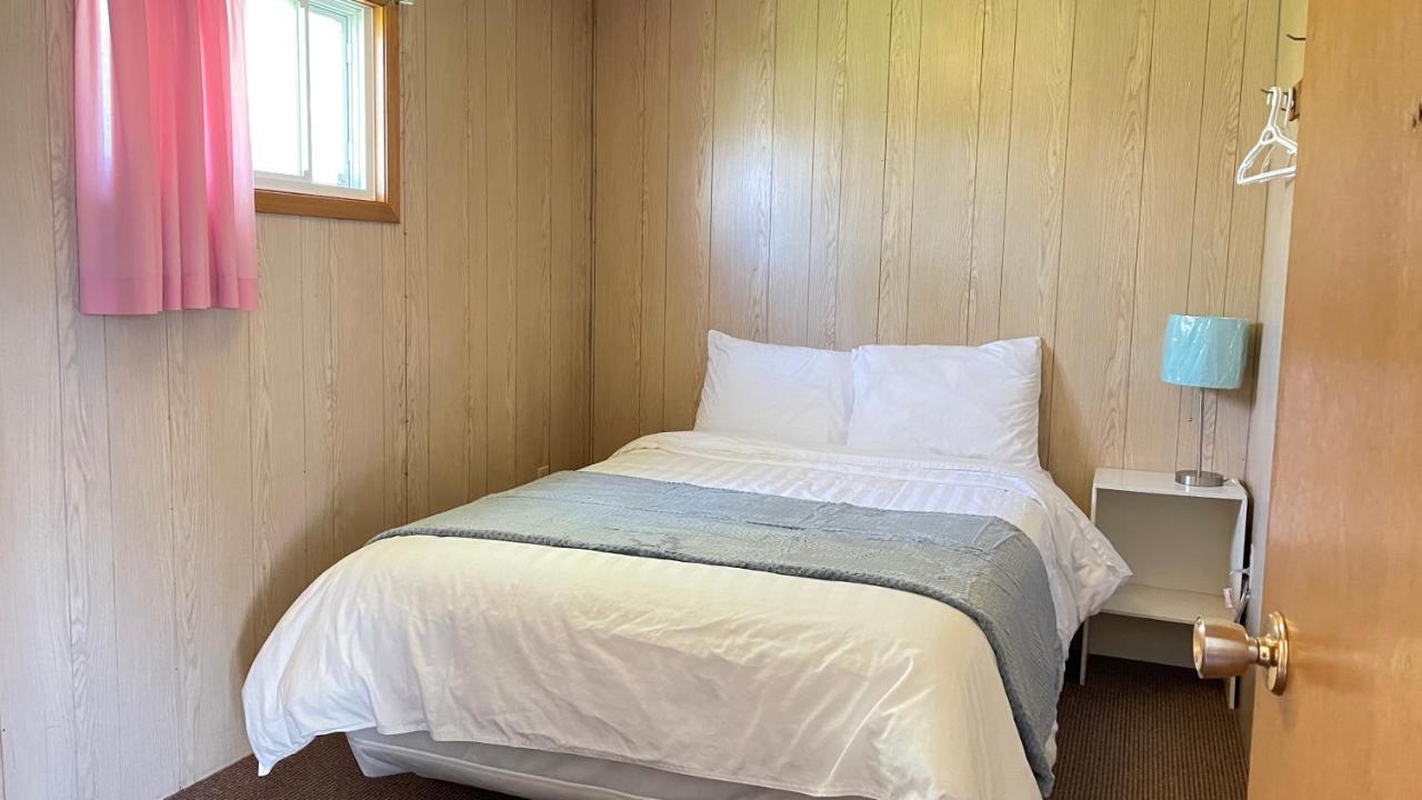Rachel'S Motel And Cottages Surrey Экстерьер фото