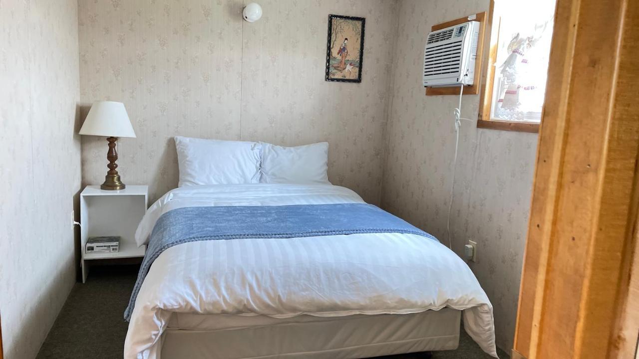Rachel'S Motel And Cottages Surrey Экстерьер фото