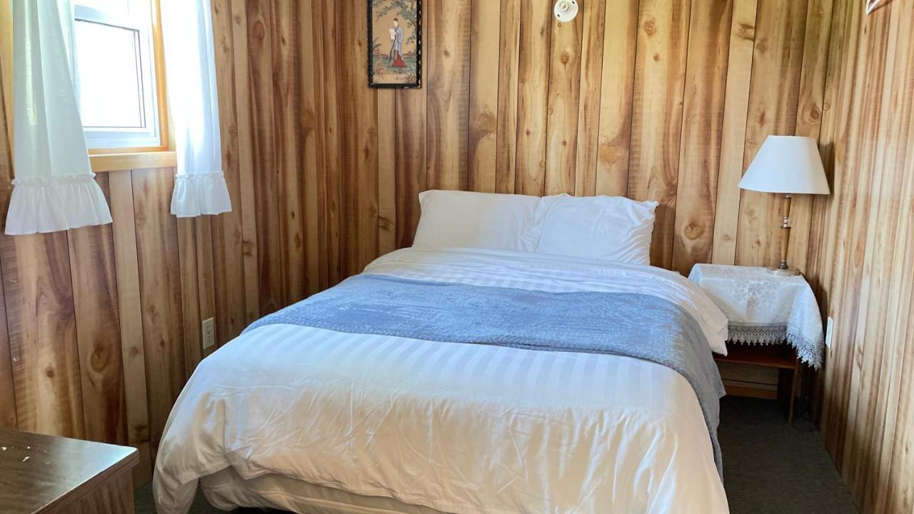 Rachel'S Motel And Cottages Surrey Экстерьер фото