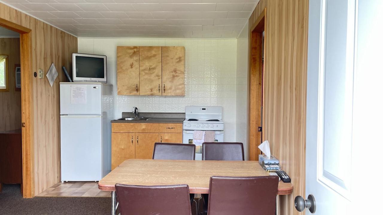 Rachel'S Motel And Cottages Surrey Экстерьер фото