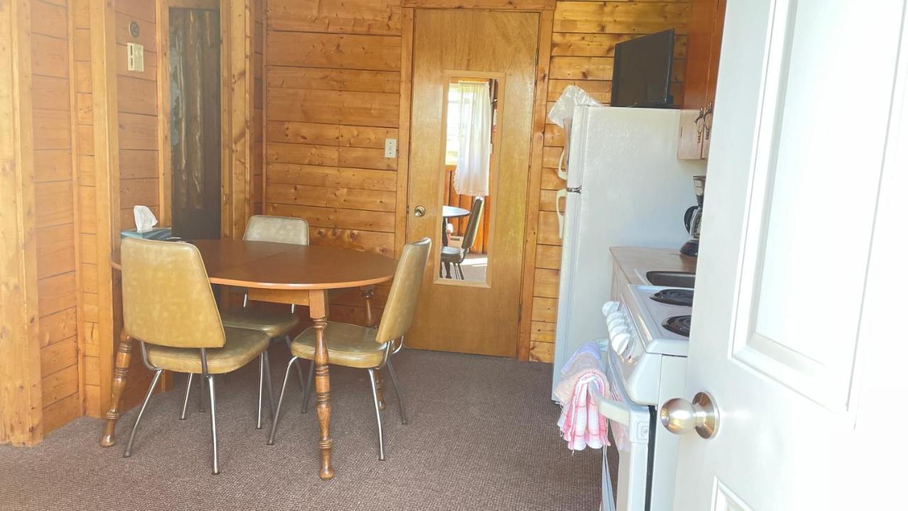 Rachel'S Motel And Cottages Surrey Экстерьер фото
