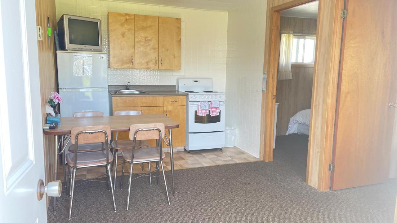 Rachel'S Motel And Cottages Surrey Экстерьер фото