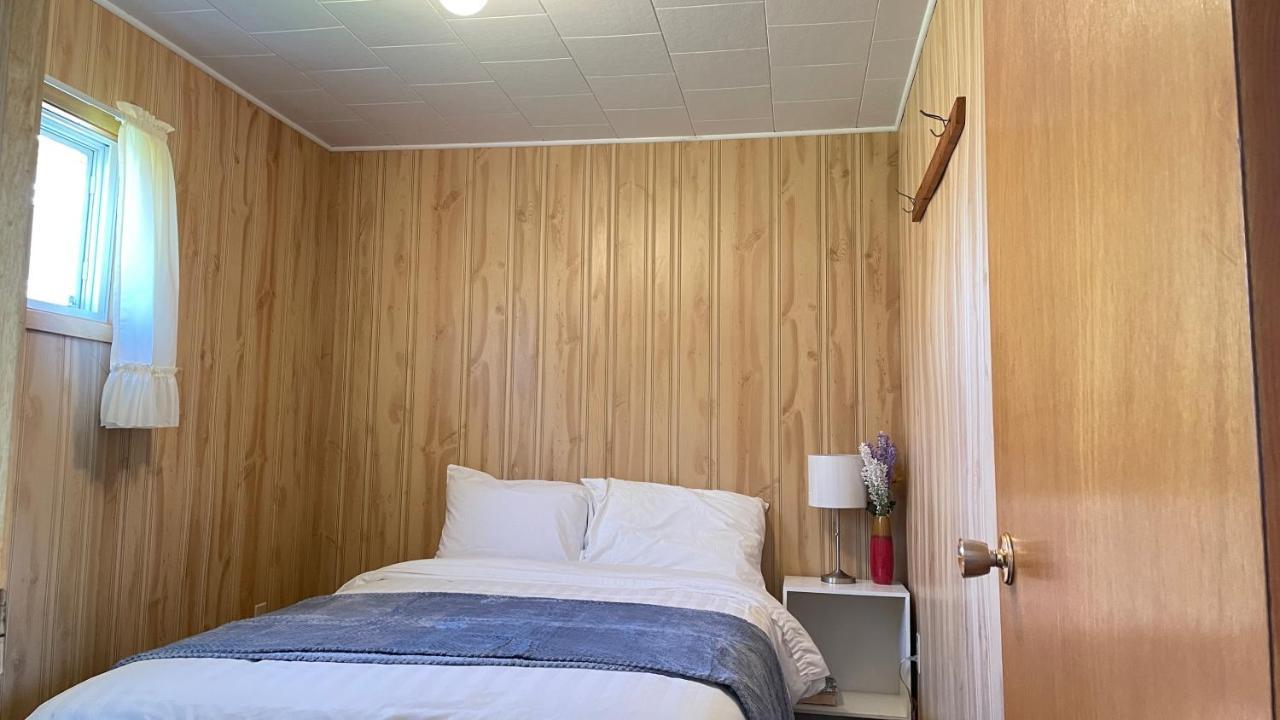 Rachel'S Motel And Cottages Surrey Экстерьер фото