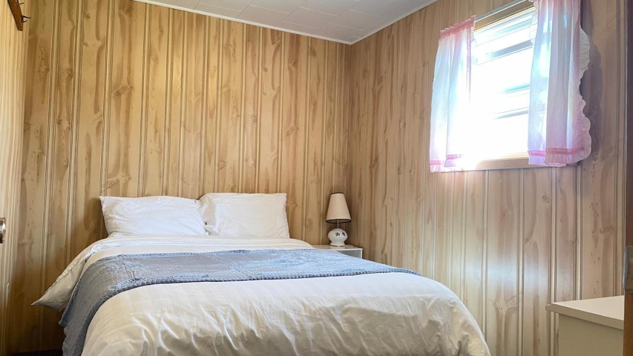 Rachel'S Motel And Cottages Surrey Экстерьер фото