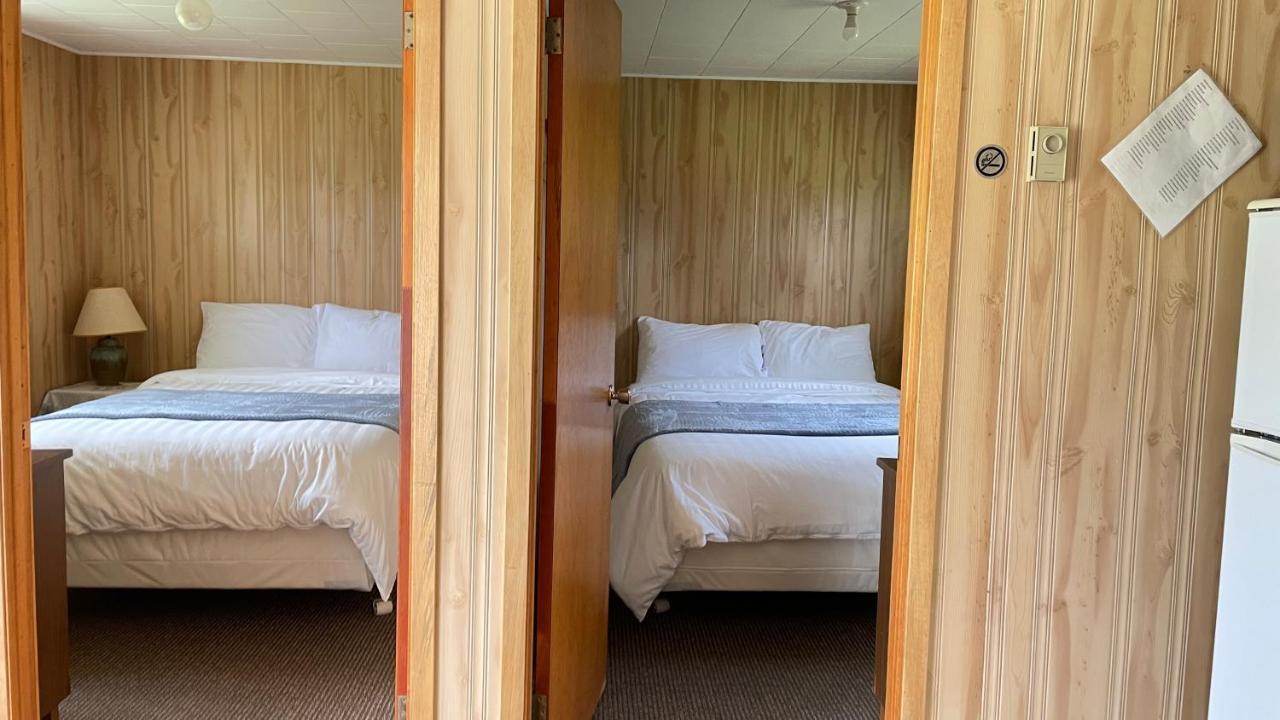 Rachel'S Motel And Cottages Surrey Экстерьер фото