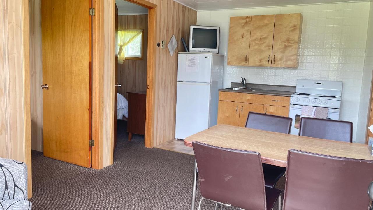 Rachel'S Motel And Cottages Surrey Экстерьер фото